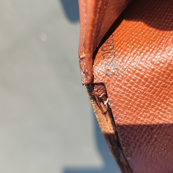 Authentic Louis Vuitton kisslock wallet - Picture 11 of 15